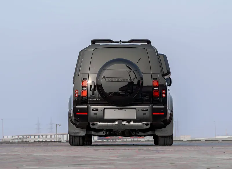 Land Rover Defender 2024